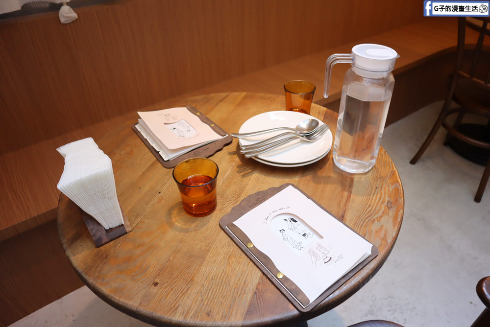 Waku ⁺ burger pasta cafe-純白咖啡廳超美,國父紀念館美食,義大利麵和漢堡、早午餐 @G子的漫畫生活