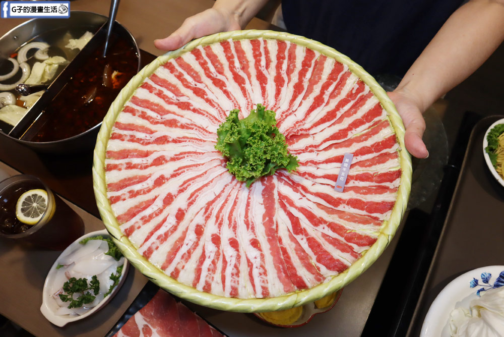 三重美食-麻妃頂極麻辣鴛鴦鍋,吃麻辣鍋也能吃剁椒蒸魚,壽星禮蛤蜊大放送,近菜寮站 @G子的漫畫生活