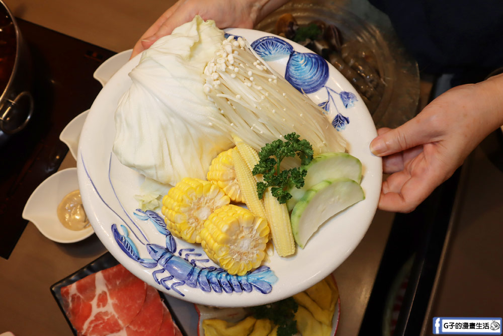 三重美食-麻妃頂極麻辣鴛鴦鍋,吃麻辣鍋也能吃剁椒蒸魚,壽星禮蛤蜊大放送,近菜寮站 @G子的漫畫生活