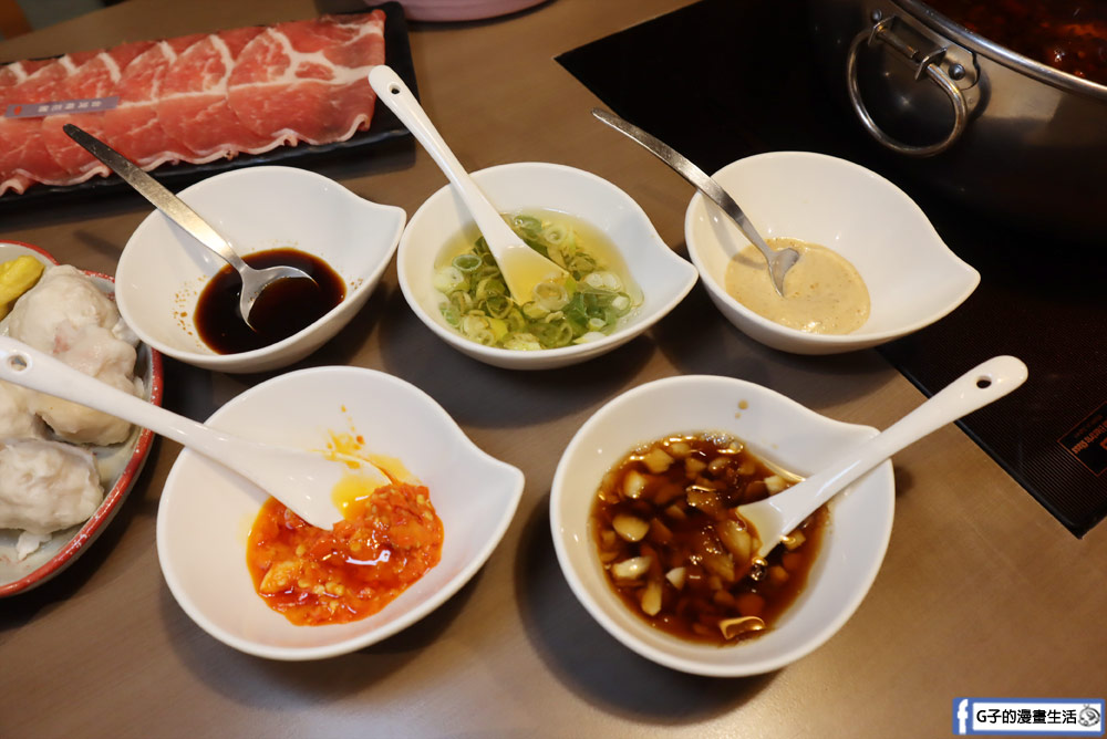三重美食-麻妃頂極麻辣鴛鴦鍋,吃麻辣鍋也能吃剁椒蒸魚,壽星禮蛤蜊大放送,近菜寮站 @G子的漫畫生活
