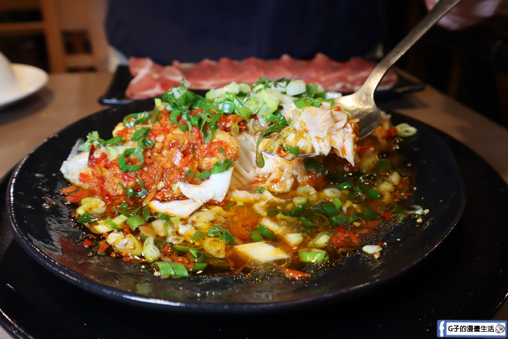 三重美食-麻妃頂極麻辣鴛鴦鍋,吃麻辣鍋也能吃剁椒蒸魚,壽星禮蛤蜊大放送,近菜寮站 @G子的漫畫生活