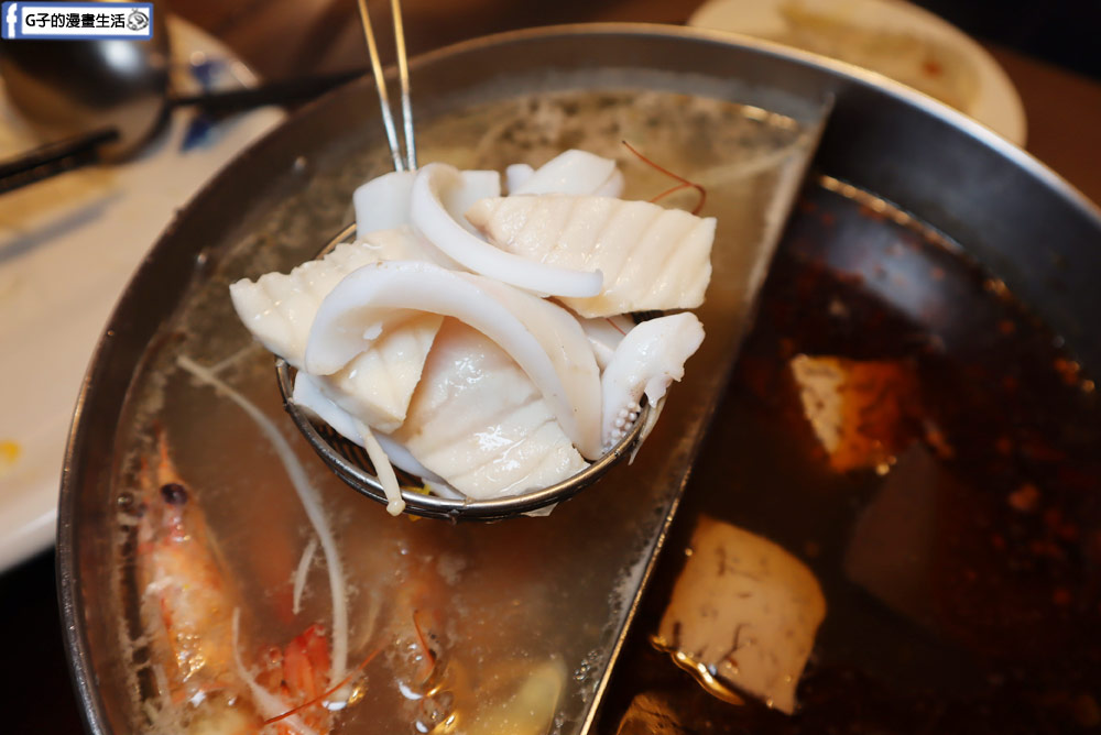 三重美食-麻妃頂極麻辣鴛鴦鍋,吃麻辣鍋也能吃剁椒蒸魚,壽星禮蛤蜊大放送,近菜寮站 @G子的漫畫生活