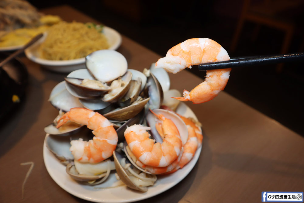 三重美食-麻妃頂極麻辣鴛鴦鍋,吃麻辣鍋也能吃剁椒蒸魚,壽星禮蛤蜊大放送,近菜寮站 @G子的漫畫生活