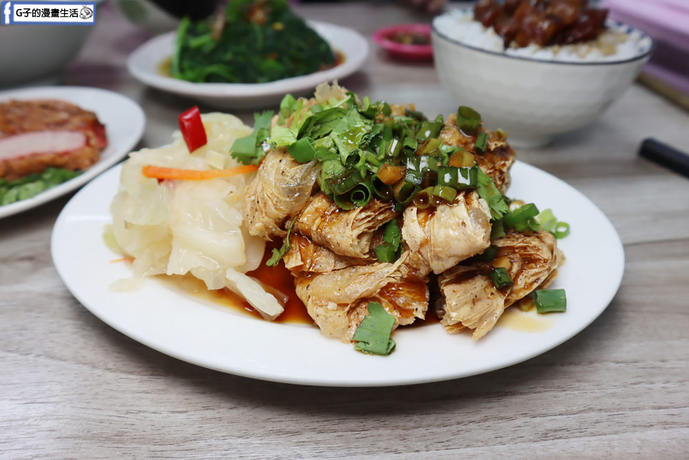 中和廟口美食-双囍油飯(黑白切),油飯、紅燒肉、炸豆包、粉腸湯必吃 @G子的漫畫生活 中和廟口美食-双囍油飯(黑白切),油飯、紅燒肉、炸豆包、粉腸湯必吃 @G子的漫畫生活