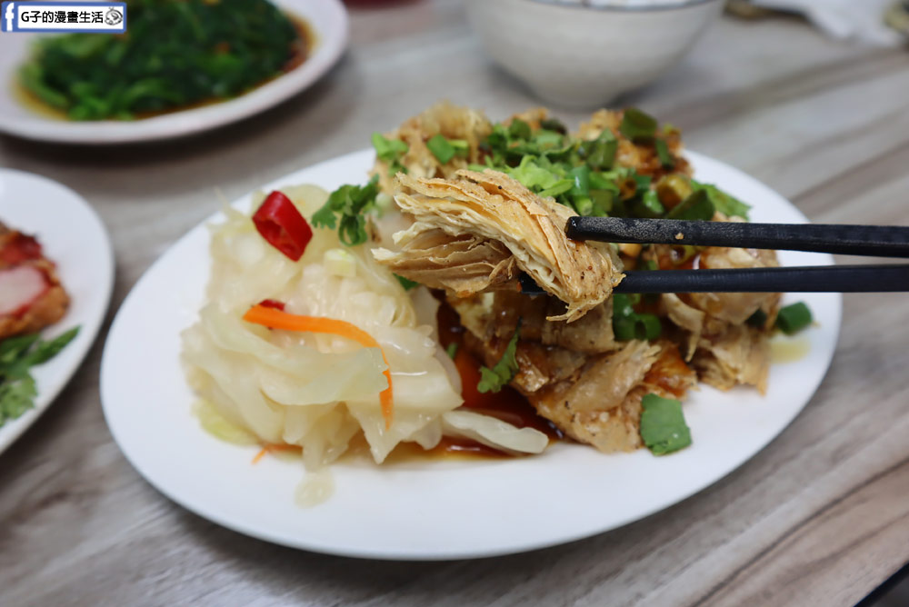 中和廟口美食-双囍油飯(黑白切),油飯、紅燒肉、炸豆包、粉腸湯必吃 @G子的漫畫生活 中和廟口美食-双囍油飯(黑白切),油飯、紅燒肉、炸豆包、粉腸湯必吃 @G子的漫畫生活