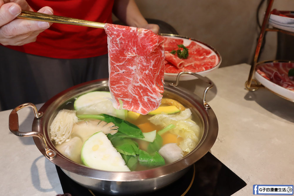 沐樂享鍋-新莊火鍋超佛心,20盎司大肉盤,蔬菜+冰淇淋自助吧吃到飽,寵物友善餐廳 @G子的漫畫生活