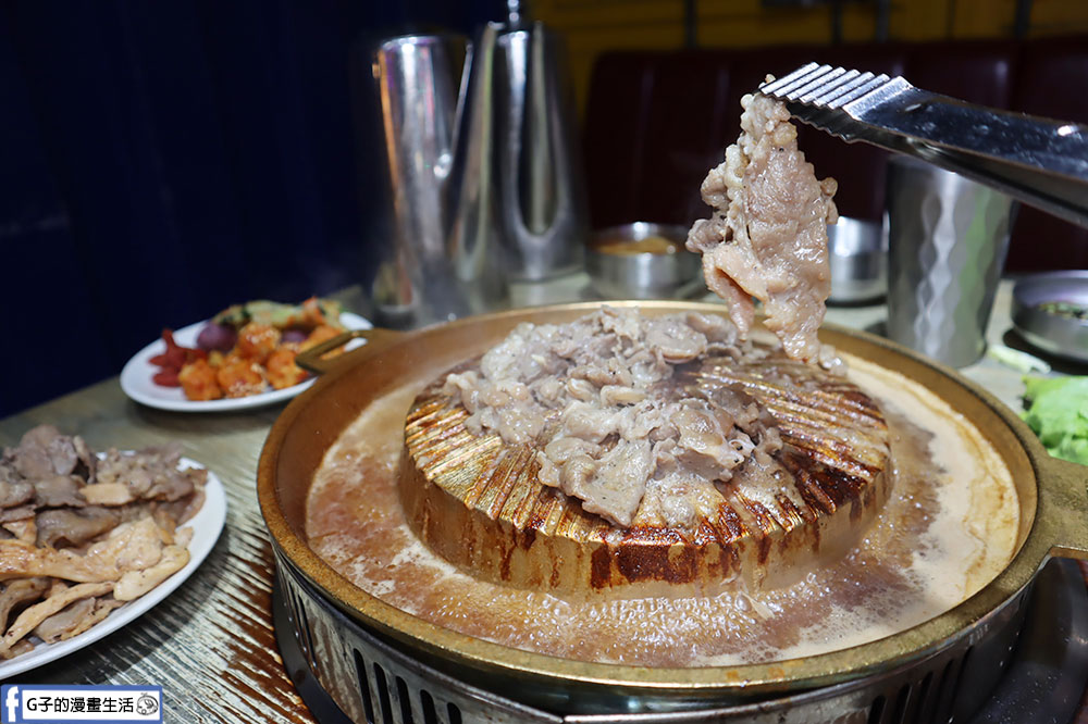 西門町美食-阿豬嘻烤肉村,韓式烤肉吃到飽只要$488起,銅板烤肉+部隊鍋吃到飽 @G子的漫畫生活 西門町美食-阿豬嘻烤肉村,韓式烤肉吃到飽只要$488起,銅板烤肉+部隊鍋吃到飽 @G子的漫畫生活