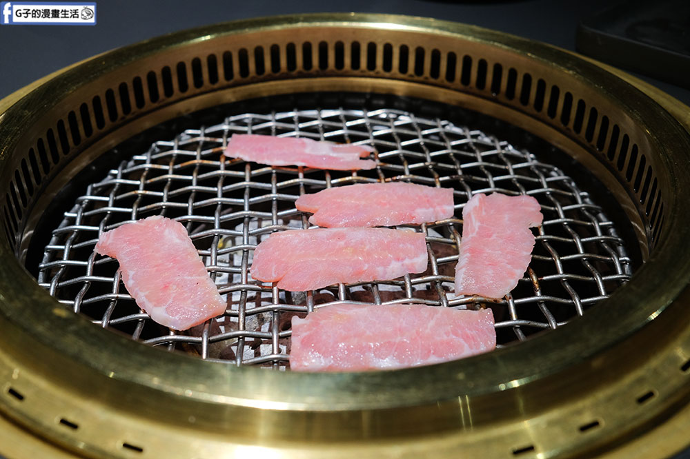 台中燒肉-森森燒肉 台中站前秀泰店,半自助吧吃到飽,甜點比燒肉更出色 @G子的漫畫生活