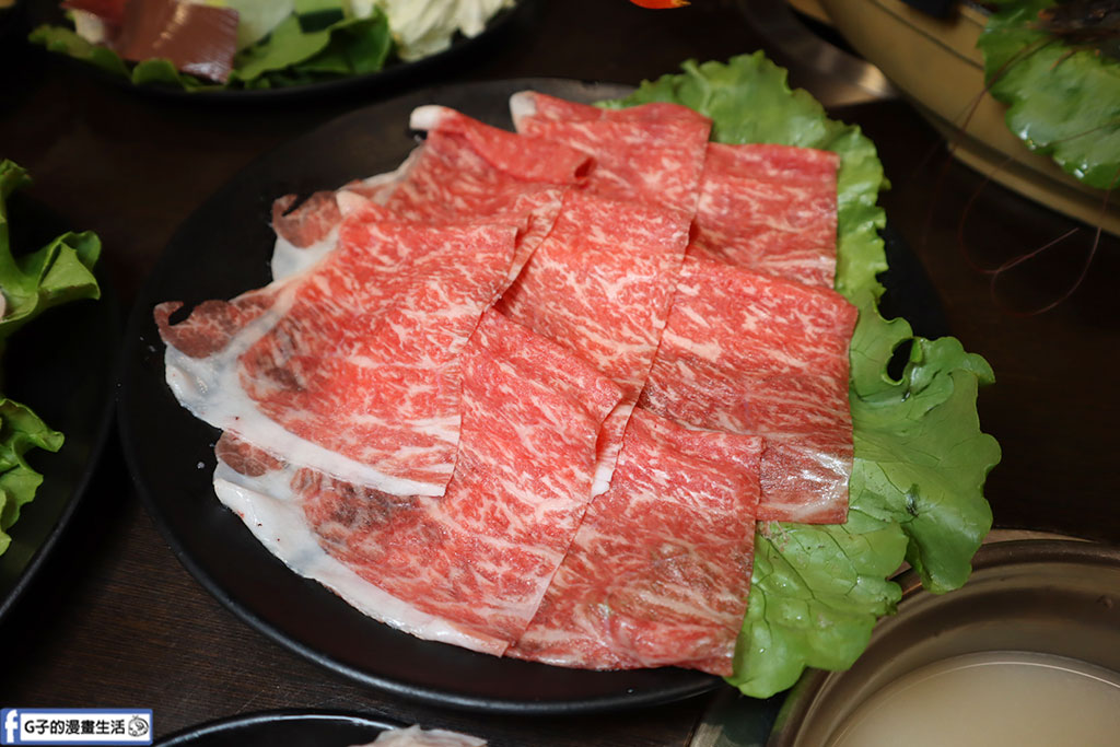 土城吃到飽火鍋-八雲町和牛海鮮鍋物菜單,日本和牛、生魚片、海鮮、肉品、菜盤、甜點吃到飽火鍋只要988！ @G子的漫畫生活