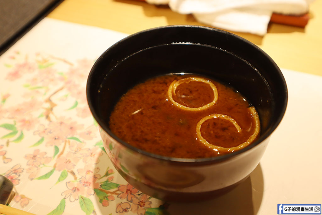 大阪美食無菜單料理推薦-鮨 栞庵やましろYamashiro 北新地,入選米其林美食的高級壽司 @G子的漫畫生活