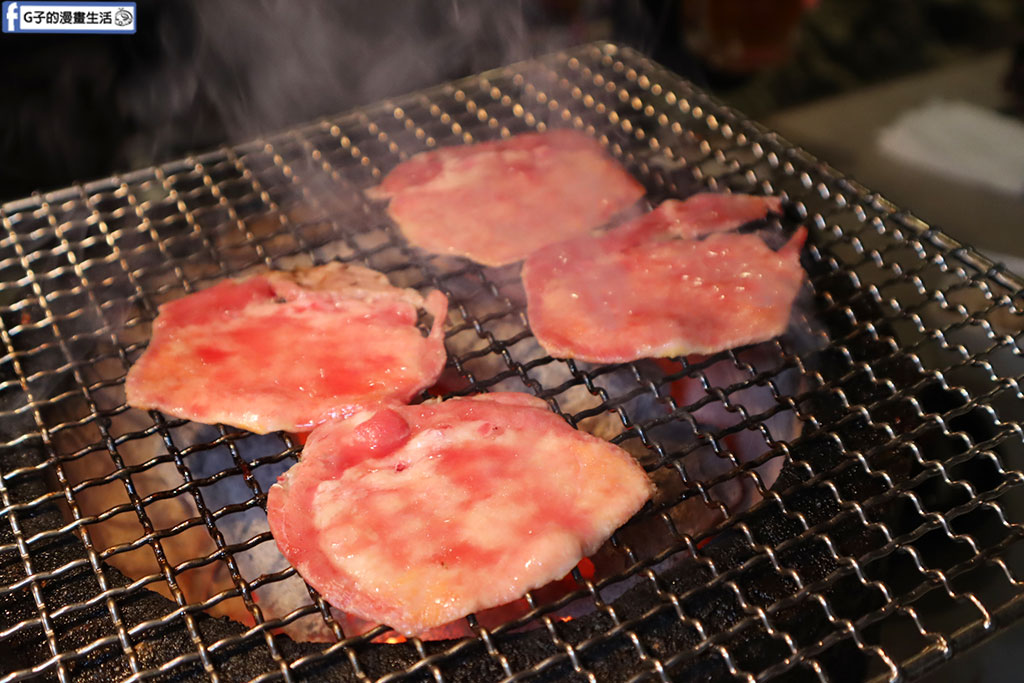 東區燒烤吃到飽-火之舞蓁品燒,和牛、伊比利豬、生蠔、生食級干貝吃到飽不怕你吃 @G子的漫畫生活