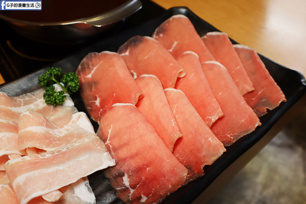 中永和美食-樂野鍋物壽星蝦/壽星蛤蜊,樂野牛奶鍋+麻辣鍋最好喝,雙人海陸餐CP值高 @G子的漫畫生活