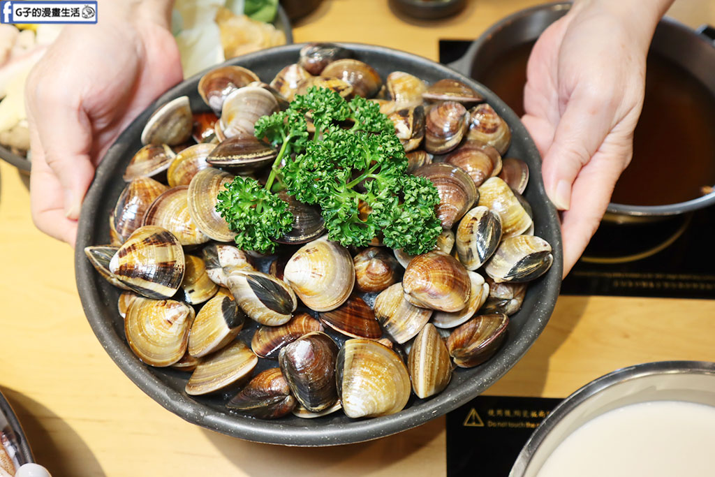 中永和美食-樂野鍋物壽星蝦/壽星蛤蜊,樂野牛奶鍋+麻辣鍋最好喝,雙人海陸餐CP值高 @G子的漫畫生活