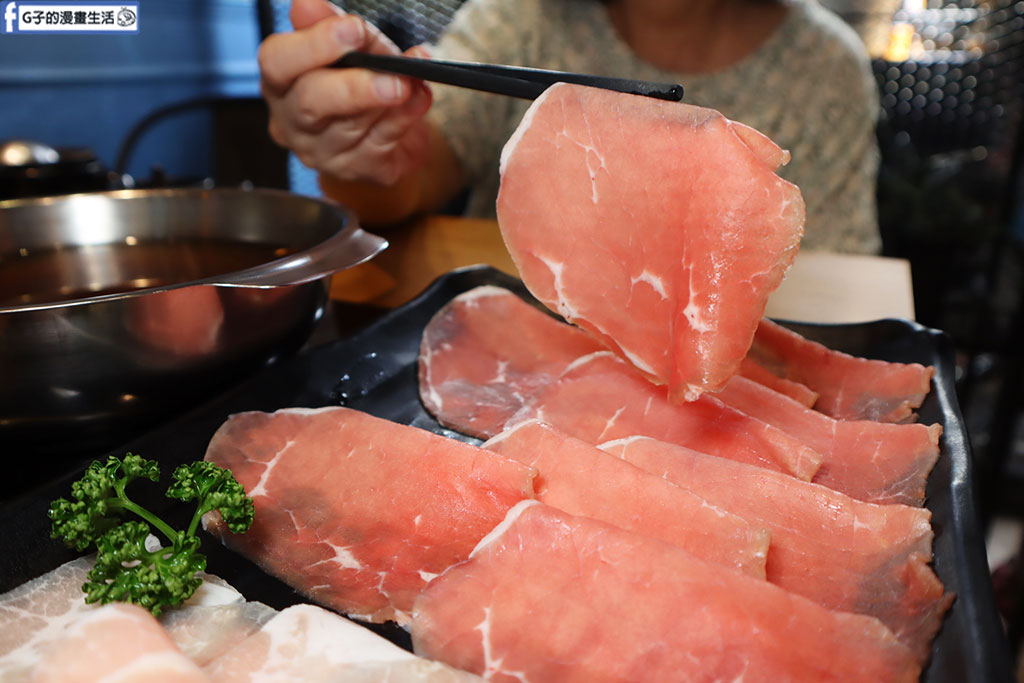 中永和美食-樂野鍋物壽星蝦/壽星蛤蜊,樂野牛奶鍋+麻辣鍋最好喝,雙人海陸餐CP值高 @G子的漫畫生活