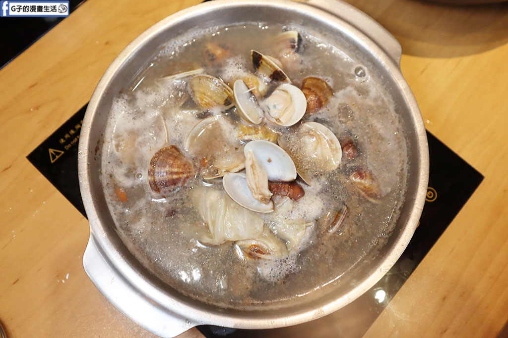中永和美食-樂野鍋物壽星蝦/壽星蛤蜊,樂野牛奶鍋+麻辣鍋最好喝,雙人海陸餐CP值高 @G子的漫畫生活