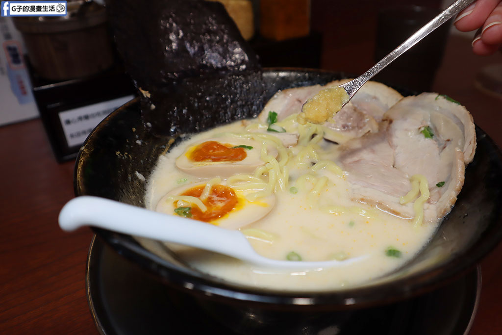 中永和拉麵-小林拉麵,隱藏版樂華夜市美食,濃郁豚骨拉麵湯頭必吃 @G子的漫畫生活