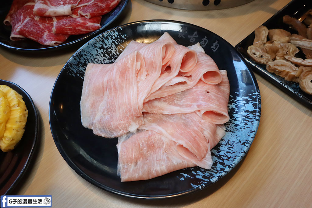 三峽火鍋吃到飽推薦-蒙古勾勾,$599起肉品海鮮+百樣自助吧吃到飽,不加一滴油的麻辣鍋 @G子的漫畫生活