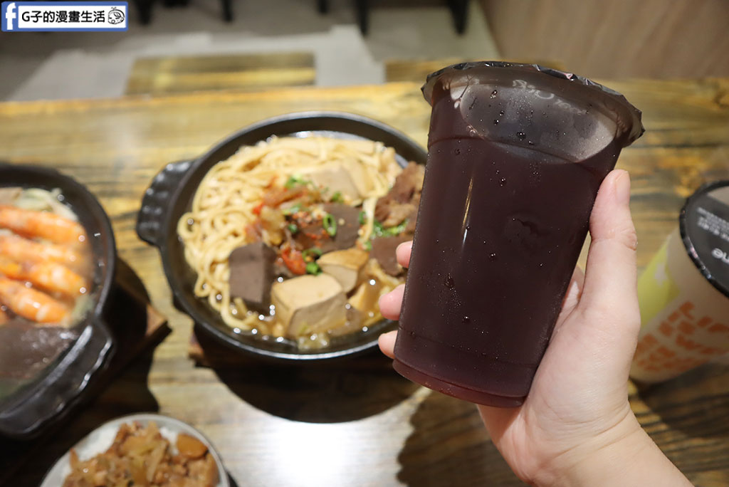 麻香牛腱湯濃郁香Q!蘆洲火鍋必吃「初鼎陶燒小鍋」高CP值小火鍋 @G子的漫畫生活 麻香牛腱湯濃郁香Q!蘆洲火鍋必吃「初鼎陶燒小鍋」高CP值小火鍋 @G子的漫畫生活
