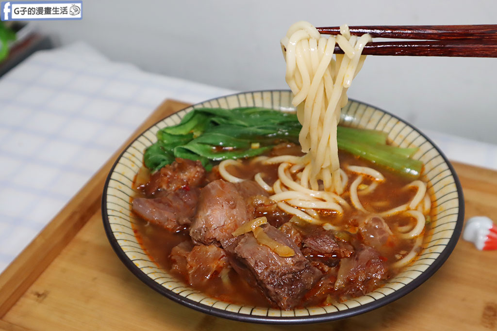 人氣團購美食推薦|萬萬兩紅燒酸菜雙拼牛肉麵,不像冷凍像現做!在家也能輕鬆吃到KTV牛肉麵+KTV水餃神組合|宅配冷凍水餃&牛肉麵開箱 @G子的漫畫生活 人氣團購美食推薦|萬萬兩紅燒酸菜雙拼牛肉麵,不像冷凍像現做!在家也能輕鬆吃到KTV牛肉麵+KTV水餃神組合|宅配冷凍水餃&牛肉麵開箱 @G子的漫畫生活