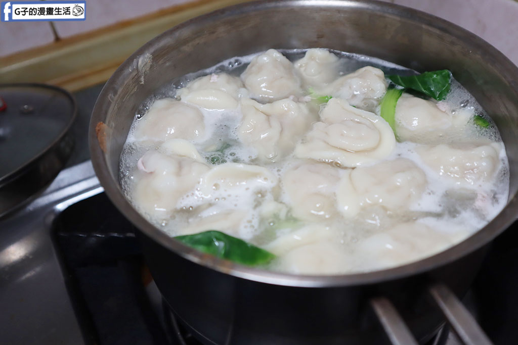 人氣團購美食推薦|萬萬兩紅燒酸菜雙拼牛肉麵,不像冷凍像現做!在家也能輕鬆吃到KTV牛肉麵+KTV水餃神組合|宅配冷凍水餃&牛肉麵開箱 @G子的漫畫生活 人氣團購美食推薦|萬萬兩紅燒酸菜雙拼牛肉麵,不像冷凍像現做!在家也能輕鬆吃到KTV牛肉麵+KTV水餃神組合|宅配冷凍水餃&牛肉麵開箱 @G子的漫畫生活