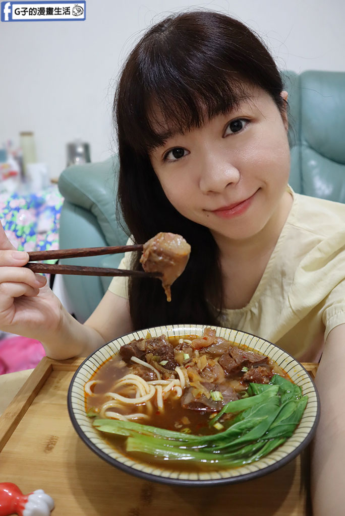 人氣團購美食推薦｜萬萬兩紅燒酸菜雙拼牛肉麵，不像冷凍像現做！在家也能輕鬆吃到KTV牛肉麵＋KTV水餃神組合｜宅配冷凍水餃＆牛肉麵開箱 @G子的漫畫生活