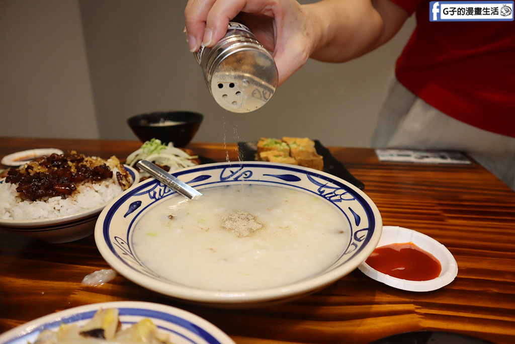 林口三井美食-老伙計 黑金滷肉飯.鹹粥.米粉湯,下午有營業的文青小吃店 @G子的漫畫生活 林口三井美食-老伙計 黑金滷肉飯.鹹粥.米粉湯,下午有營業的文青小吃店 @G子的漫畫生活