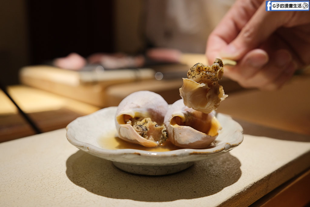 鮨荻 Sushi Ogi｜台北中山區無菜單料理推薦，將近30道菜的OMAKASE，隱身北車巷弄 @G子的漫畫生活