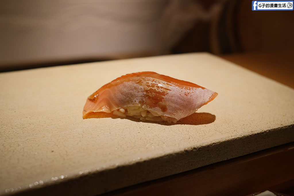 鮨荻 Sushi Ogi｜台北中山區無菜單料理推薦，將近30道菜的OMAKASE，隱身北車巷弄 @G子的漫畫生活