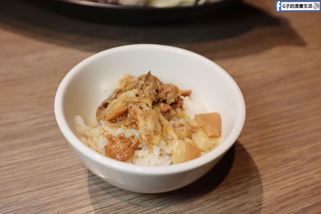 ＜肉多多火鍋＞全台 全天候 平假日不限時! 輕量級套餐299 元起， 蔬食自助吧吃到飽，CP值超高！(西門店.淡水店例假日除外) @G子的漫畫生活