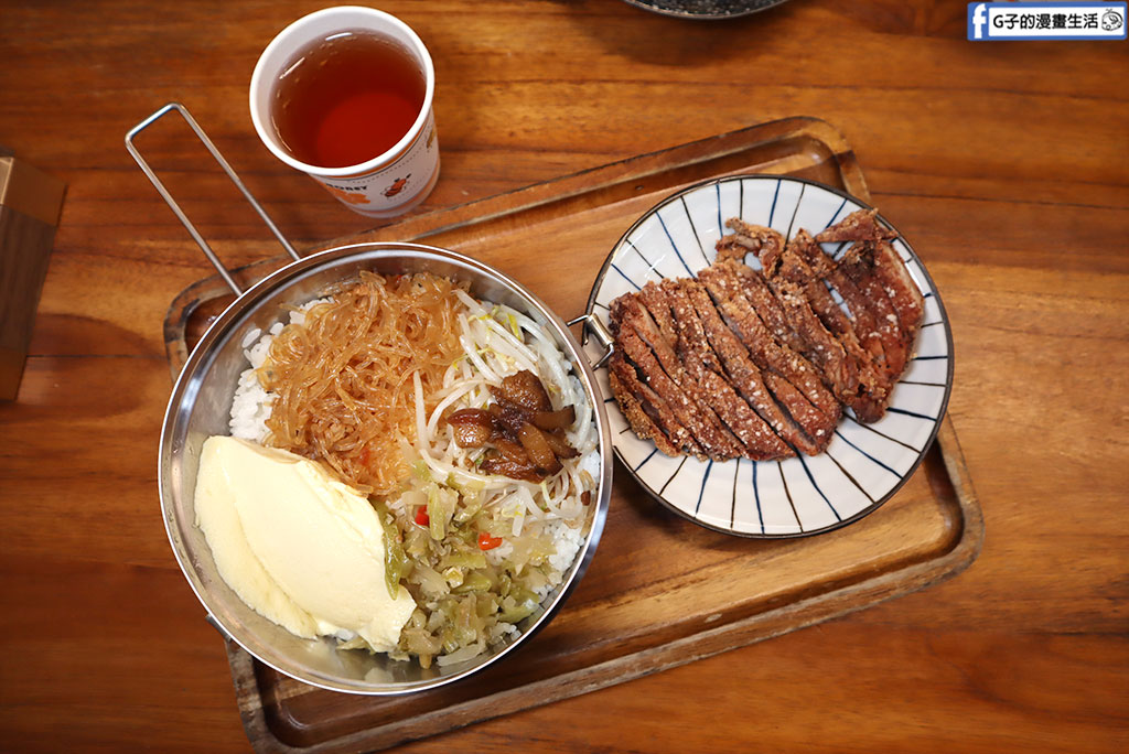 【永和美食】黃加雞腿永和店｜百元有找古早味便當！大雞腿外酥內嫩超多汁，內用紅茶無限暢飲（附菜單） @G子的漫畫生活