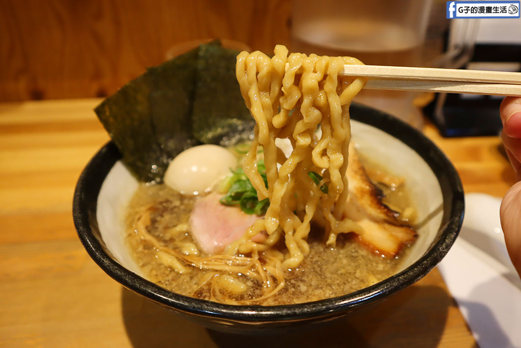 【盛岡美食】麺屋 いおり:隱身巷弄的高評價煮干拉麵!岩手自由行必吃,超濃郁 8 種小魚乾精華湯底(含菜單) @G子的漫畫生活 【盛岡美食】麺屋 いおり:隱身巷弄的高評價煮干拉麵!岩手自由行必吃,超濃郁 8 種小魚乾精華湯底(含菜單) @G子的漫畫生活