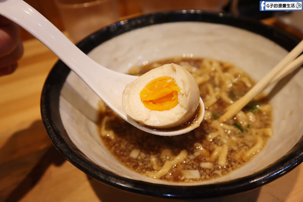【盛岡美食】麺屋 いおり:隱身巷弄的高評價煮干拉麵!岩手自由行必吃,超濃郁 8 種小魚乾精華湯底(含菜單) @G子的漫畫生活 【盛岡美食】麺屋 いおり:隱身巷弄的高評價煮干拉麵!岩手自由行必吃,超濃郁 8 種小魚乾精華湯底(含菜單) @G子的漫畫生活
