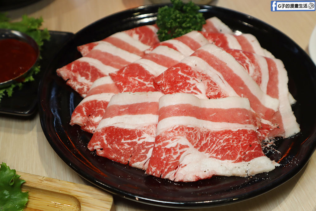 桃園火車站美食推薦|燒桶子韓食烤肉統領店:無煙燒肉約會首選!秘醬豬肉、春川辣炒雞與海鮮煎餅超滿足 @G子的漫畫生活 桃園火車站美食推薦|燒桶子韓食烤肉統領店:無煙燒肉約會首選!秘醬豬肉、春川辣炒雞與海鮮煎餅超滿足 @G子的漫畫生活