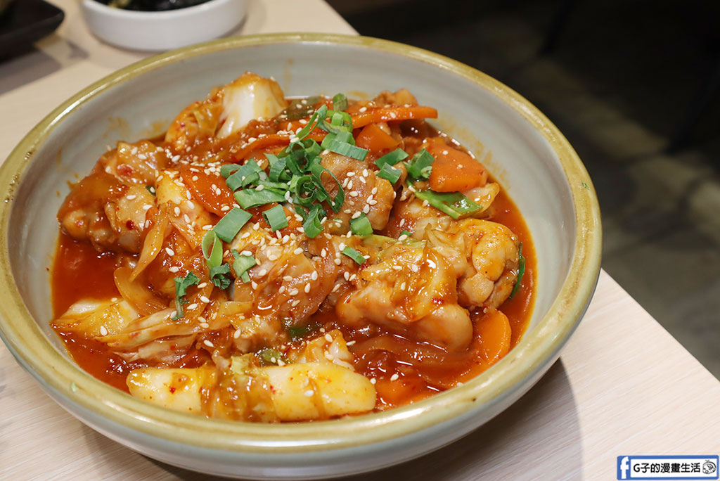 桃園火車站美食推薦｜燒桶子韓食烤肉統領店：無煙燒肉約會首選！秘醬豬肉、春川辣炒雞與海鮮煎餅超滿足 @G子的漫畫生活