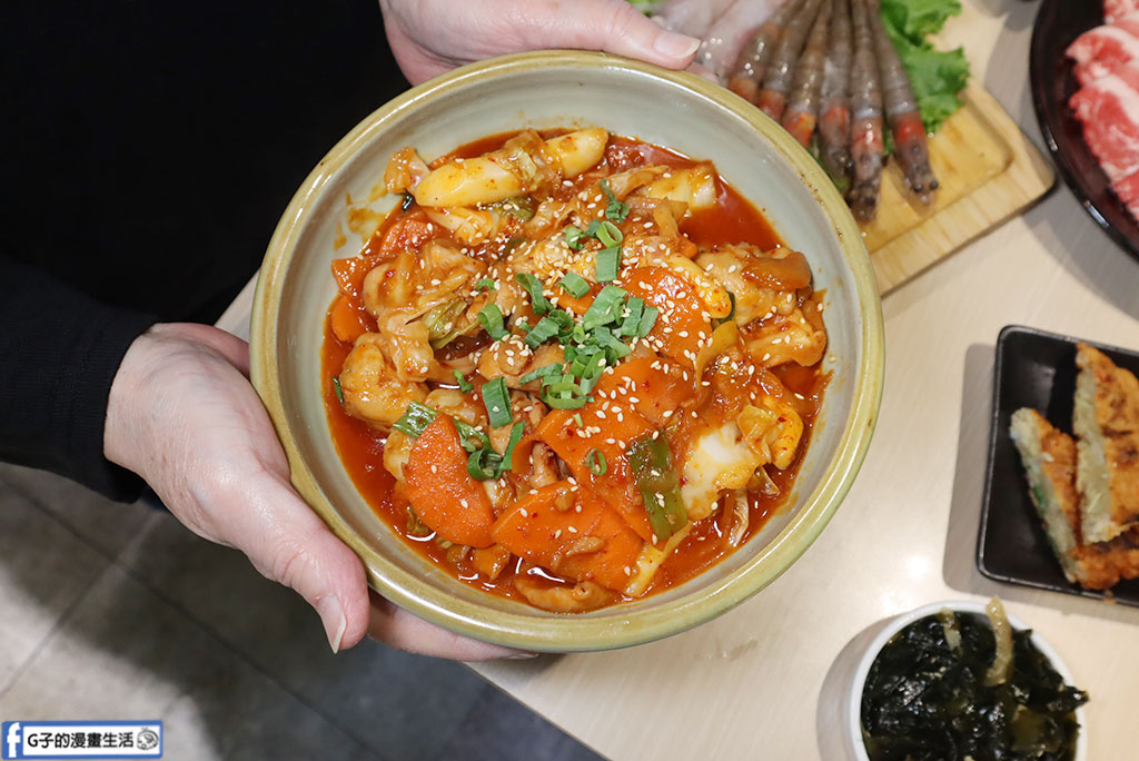 桃園火車站美食推薦|燒桶子韓食烤肉統領店:無煙燒肉約會首選!秘醬豬肉、春川辣炒雞與海鮮煎餅超滿足 @G子的漫畫生活 桃園火車站美食推薦|燒桶子韓食烤肉統領店:無煙燒肉約會首選!秘醬豬肉、春川辣炒雞與海鮮煎餅超滿足 @G子的漫畫生活