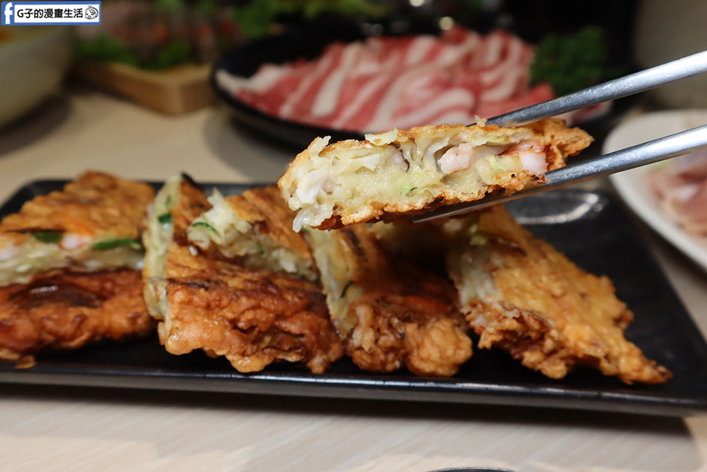 桃園火車站美食推薦|燒桶子韓食烤肉統領店:無煙燒肉約會首選!秘醬豬肉、春川辣炒雞與海鮮煎餅超滿足 @G子的漫畫生活 桃園火車站美食推薦|燒桶子韓食烤肉統領店:無煙燒肉約會首選!秘醬豬肉、春川辣炒雞與海鮮煎餅超滿足 @G子的漫畫生活