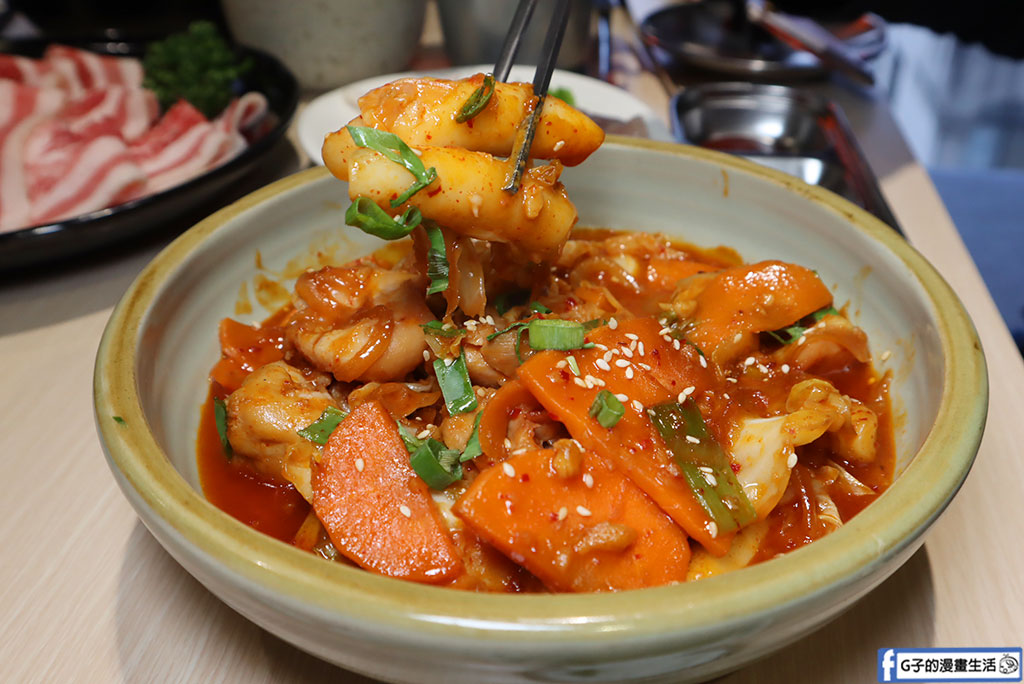 桃園火車站美食推薦|燒桶子韓食烤肉統領店:無煙燒肉約會首選!秘醬豬肉、春川辣炒雞與海鮮煎餅超滿足 @G子的漫畫生活 桃園火車站美食推薦|燒桶子韓食烤肉統領店:無煙燒肉約會首選!秘醬豬肉、春川辣炒雞與海鮮煎餅超滿足 @G子的漫畫生活