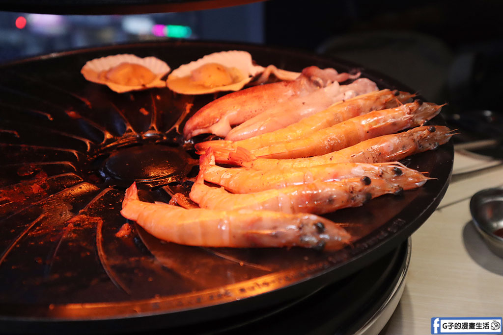 桃園火車站美食推薦|燒桶子韓食烤肉統領店:無煙燒肉約會首選!秘醬豬肉、春川辣炒雞與海鮮煎餅超滿足 @G子的漫畫生活 桃園火車站美食推薦|燒桶子韓食烤肉統領店:無煙燒肉約會首選!秘醬豬肉、春川辣炒雞與海鮮煎餅超滿足 @G子的漫畫生活