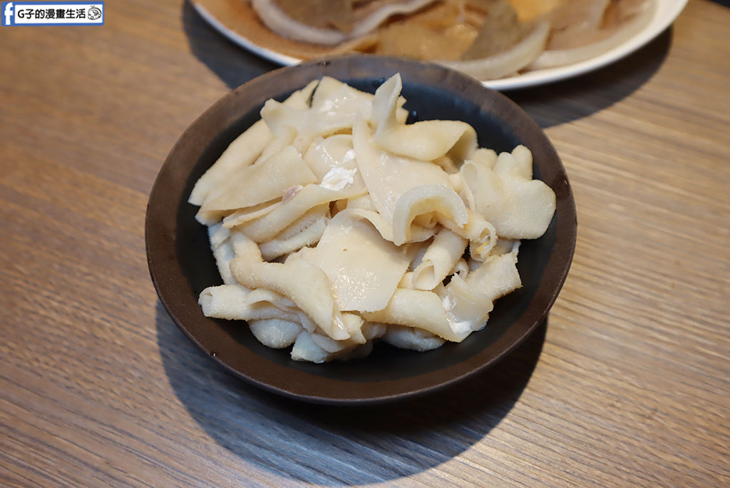 西門麻辣鍋推薦｜有點辣正宗麻辣串串鍋:1-2人也能開鍋!$300鴛鴦湯底+50種豐富串串,選擇障礙發作 @G子的漫畫生活
