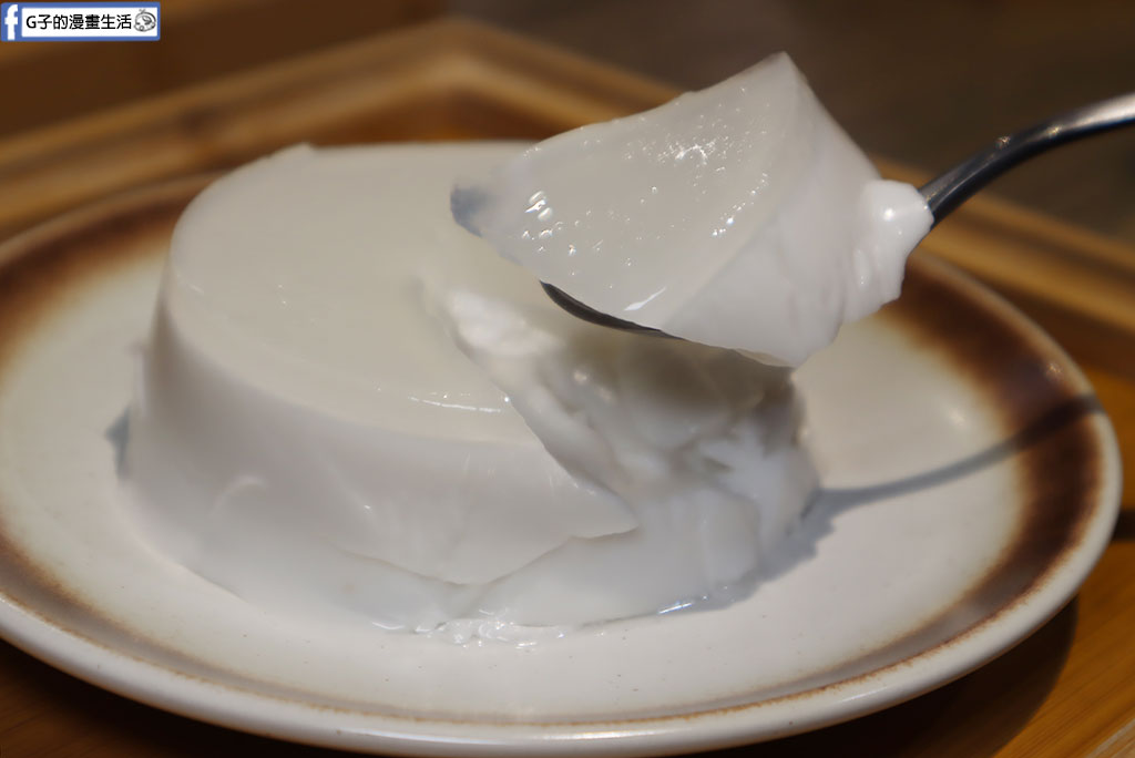 香香甜品:隱身巷弄【西門港式甜品】手磨芝麻糊.花生椰絲擂沙湯丸必吃,西門町宵夜甜點推薦 @G子的漫畫生活 香香甜品:隱身巷弄【西門港式甜品】手磨芝麻糊.花生椰絲擂沙湯丸必吃,西門町宵夜甜點推薦 @G子的漫畫生活