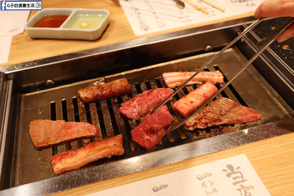 【秋田美食】肉之久保田屋:JR秋田站步行5分鐘,朝聖A5黑毛和牛.肉壽司.比內地雞,附菜單 @G子的漫畫生活