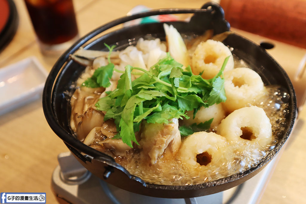 秋田車站美食|秋田比內地雞屋:必吃比內地雞親子丼與米棒鍋,車站大樓的秋田比內地雞推薦 @G子的漫畫生活 秋田車站美食|秋田比內地雞屋:必吃比內地雞親子丼與米棒鍋,車站大樓的秋田比內地雞推薦 @G子的漫畫生活