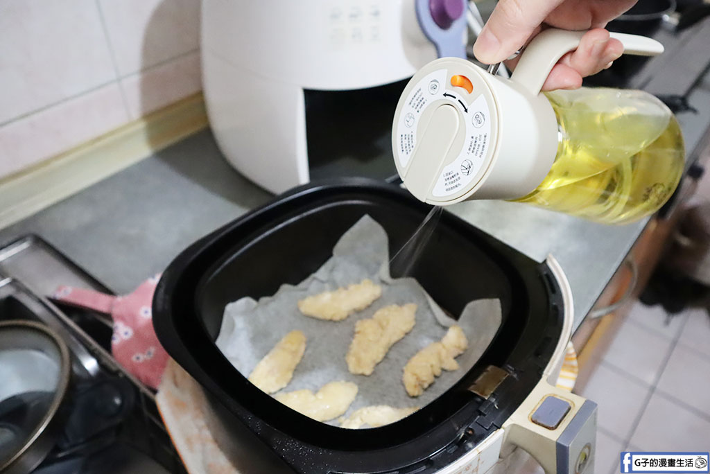 告別油膩流理檯!廚貴妃GUGF 廚房好物分享:不鏽鋼鍋蓋架、兩用噴油瓶,下廚優雅又乾爽 @G子的漫畫生活 告別油膩流理檯!廚貴妃GUGF 廚房好物分享:不鏽鋼鍋蓋架、兩用噴油瓶,下廚優雅又乾爽 @G子的漫畫生活