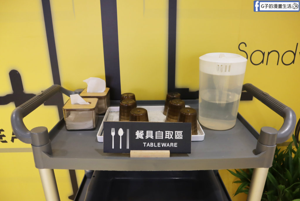 蘆洲麵包甜點推薦|湘鄰下午茶麵包店:必吃杜拜巧克力Q餅、酥皮蛋黃酥,有內用區和免費機車停車區! @G子的漫畫生活