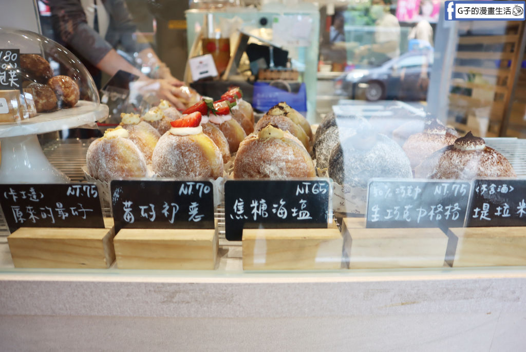 蘆洲麵包甜點推薦|湘鄰下午茶麵包店:必吃杜拜巧克力Q餅、酥皮蛋黃酥,有內用區和免費機車停車區! @G子的漫畫生活
