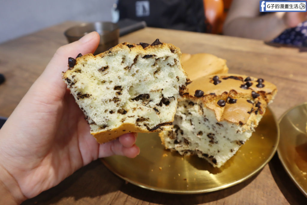 蘆洲麵包甜點推薦|湘鄰下午茶麵包店:必吃杜拜巧克力Q餅、酥皮蛋黃酥,有內用區和免費機車停車區! @G子的漫畫生活