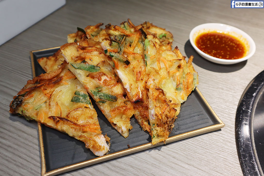 【新莊美食】韓癮韓式料理|新開幕平價韓式豆腐鍋、韓式蒸蛋和海鮮煎餅必吃,小菜吃到飽聚餐推薦(捷運新莊站) @G子的漫畫生活 【新莊美食】韓癮韓式料理|新開幕平價韓式豆腐鍋、韓式蒸蛋和海鮮煎餅必吃,小菜吃到飽聚餐推薦(捷運新莊站) @G子的漫畫生活