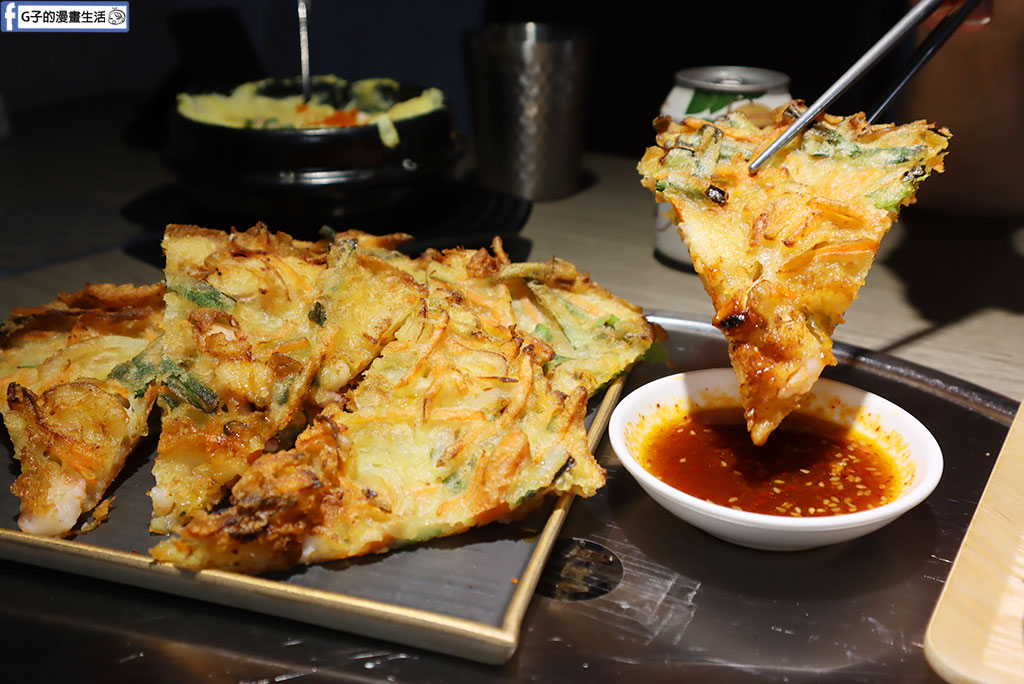 【新莊美食】韓癮韓式料理|新開幕平價韓式豆腐鍋、韓式蒸蛋和海鮮煎餅必吃,小菜吃到飽聚餐推薦(捷運新莊站) @G子的漫畫生活 【新莊美食】韓癮韓式料理|新開幕平價韓式豆腐鍋、韓式蒸蛋和海鮮煎餅必吃,小菜吃到飽聚餐推薦(捷運新莊站) @G子的漫畫生活