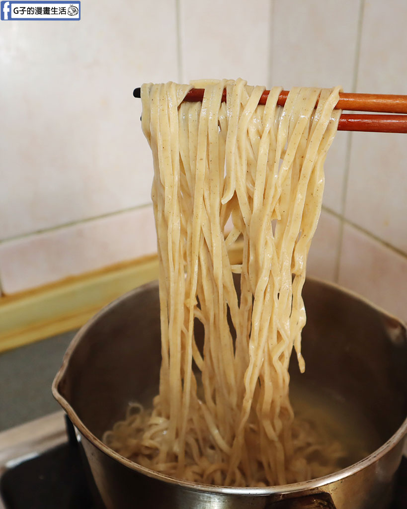 【網購美食】日日好食好控麵開箱｜下班耍廢救星！捲拌麵「台式醬香油蔥/暖薑麻油」開箱，和G媽一吃就愛上的美味 @G子的漫畫生活