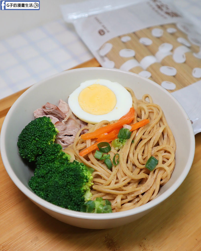 【網購美食】日日好食好控麵開箱｜好控直麵/高纖膳控細麵實測，乾麵湯麵自由度UP，口感Q彈不軟爛 @G子的漫畫生活
